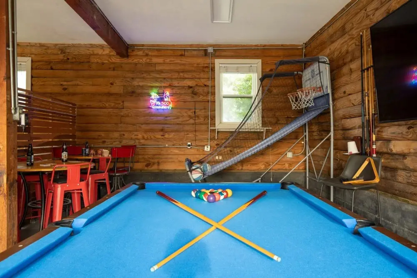 Chateau Syrah by Avantstay Picturesque Estate w/ Pool, Hot Tub, Pool Table & Table Tennis New Pickleball Court + Basketball Hoop