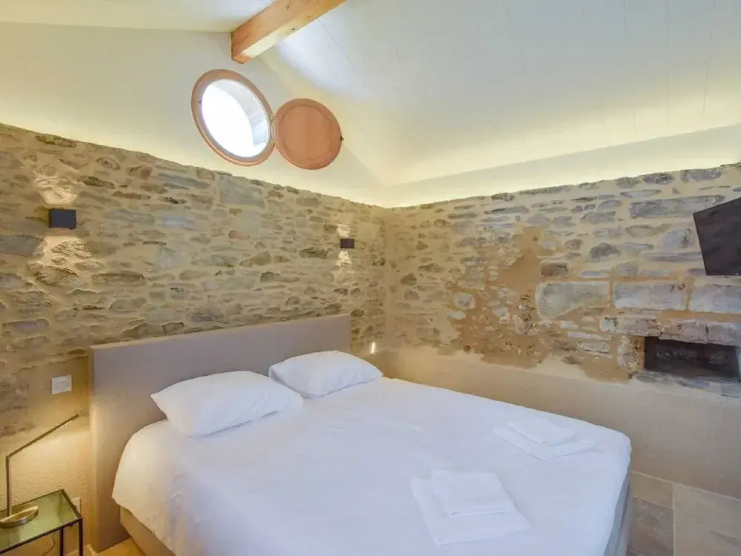 Hilltop Cottage With Pool