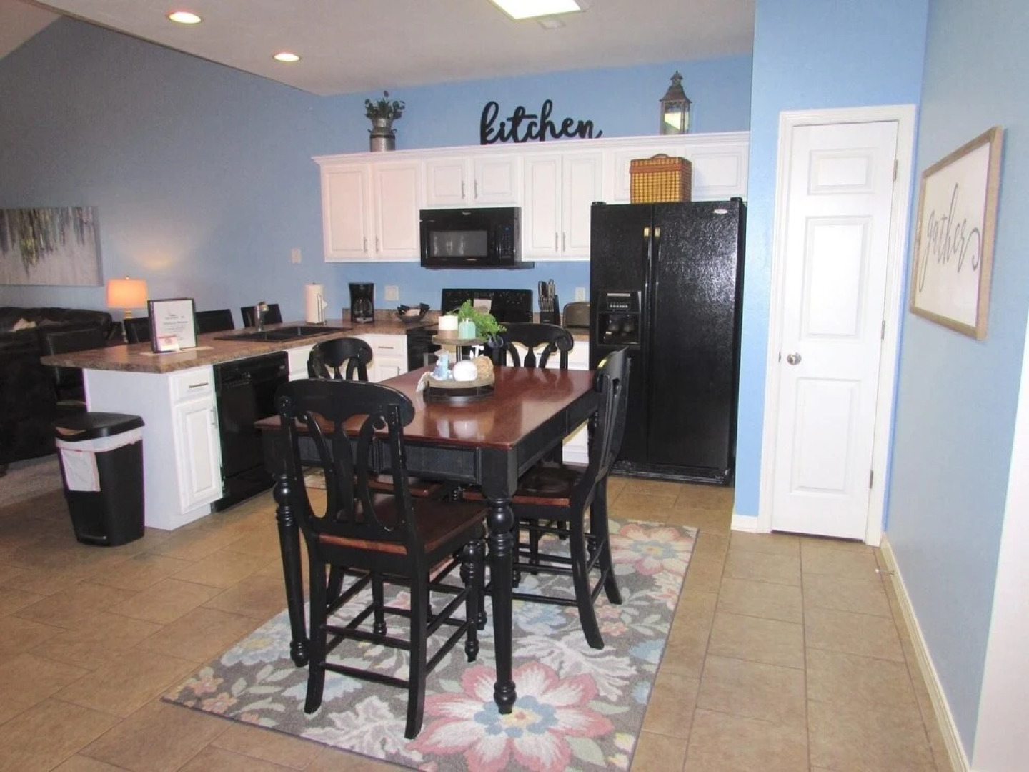 Condo A-7 3 Bedroom Condo by Redawning