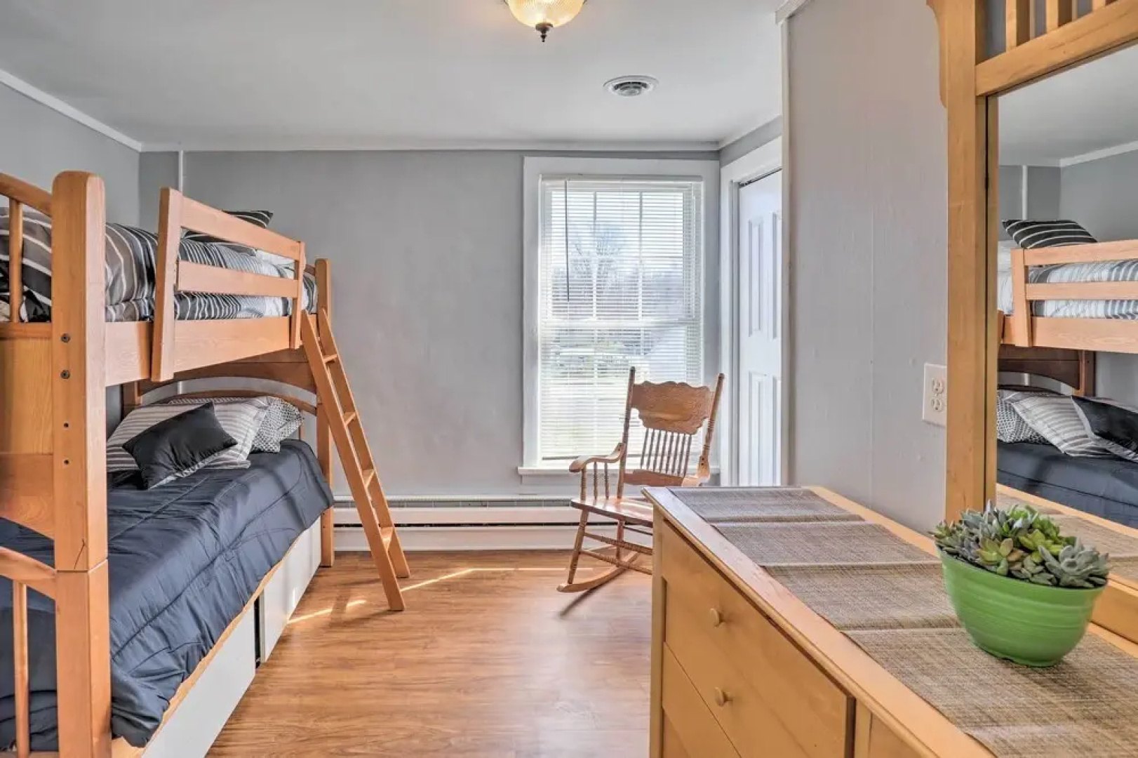 Downtown Canandaigua Apt: 1 Mi to Lake & Pier!