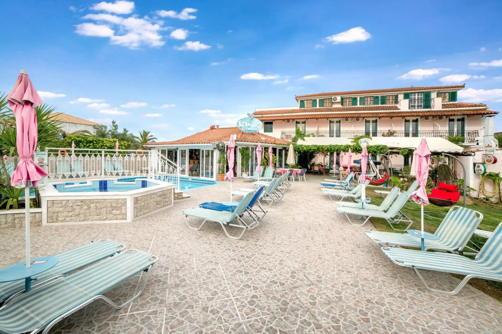 Acapulco Marinos Studios & Apartments