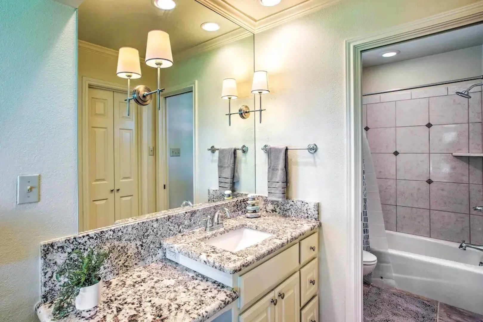 Lake View Tangled at Texoma Home w/ Hot Tub!