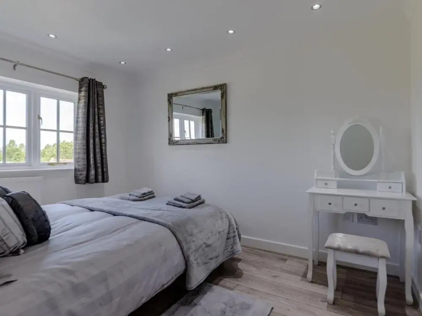 Host Stay Overcarr Cottage