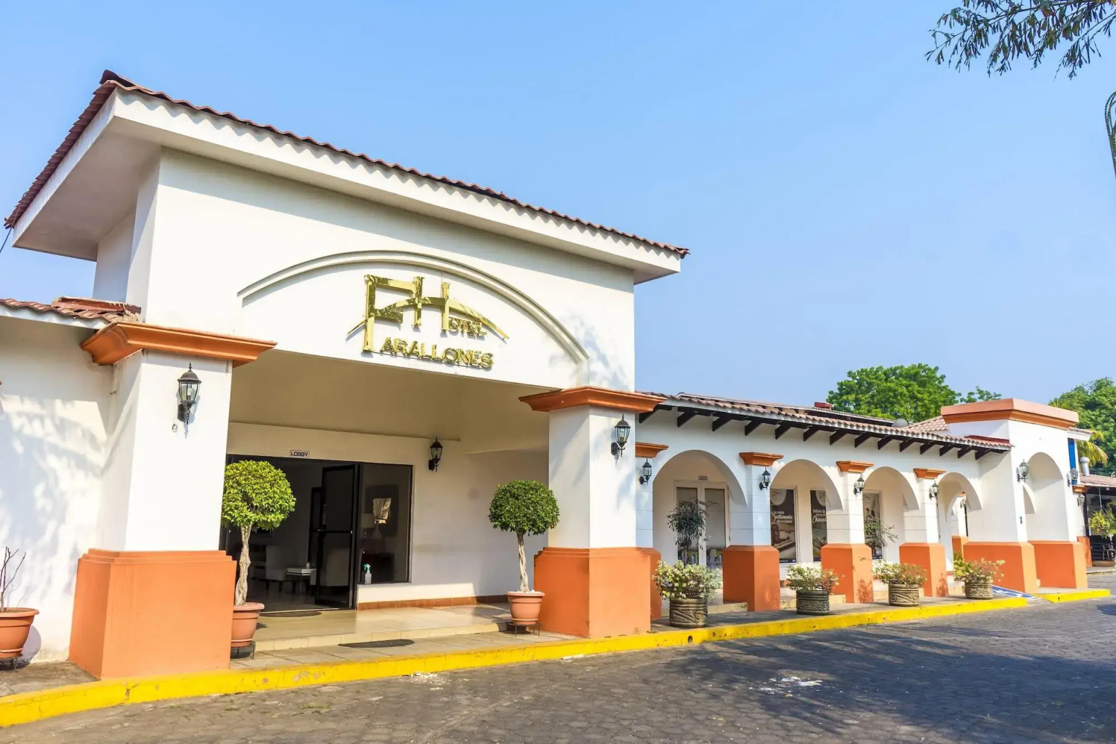 Farallones Hotel