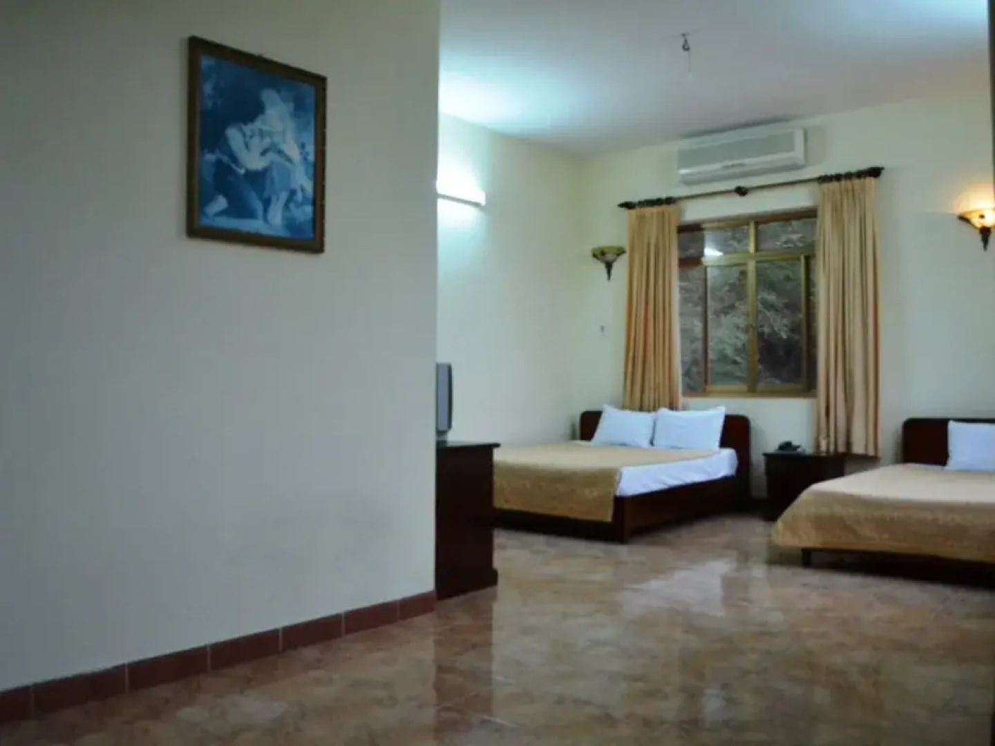 Cat Ba Plaza Hotel
