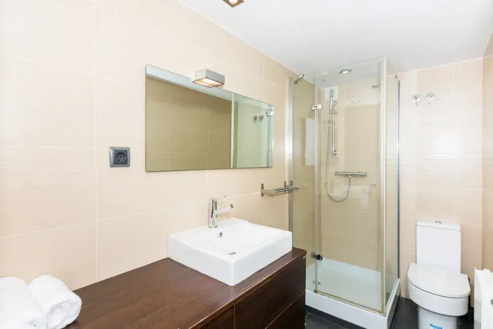 HomeHolidaysRentals Adonis