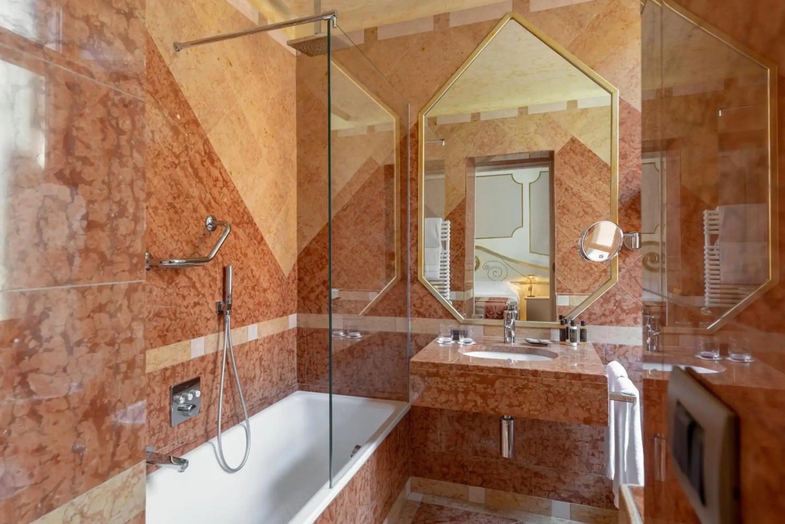 Colomba D'Oro Hotel