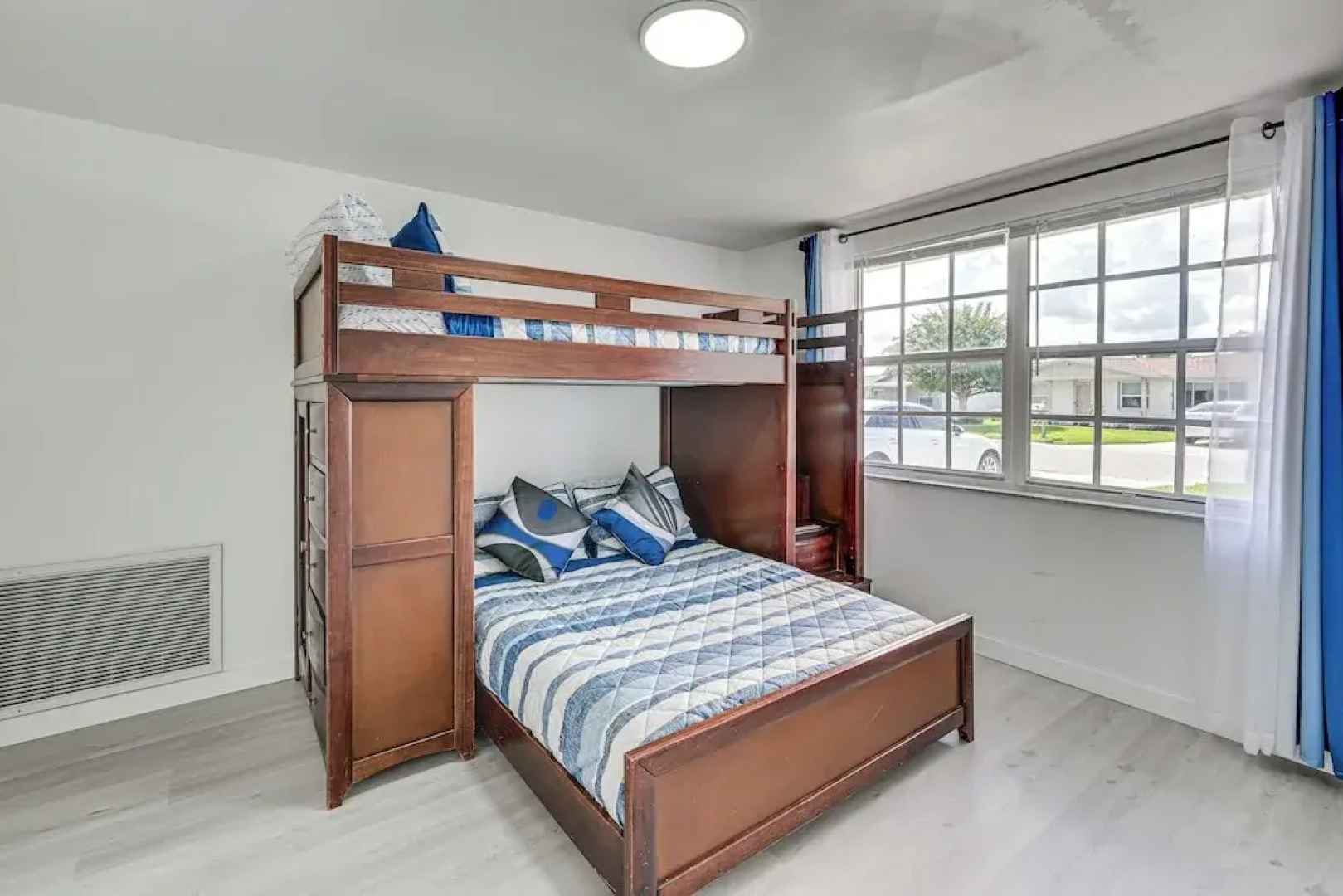 Sunset Views & Hot Tub: Lakefront Holiday Retreat!