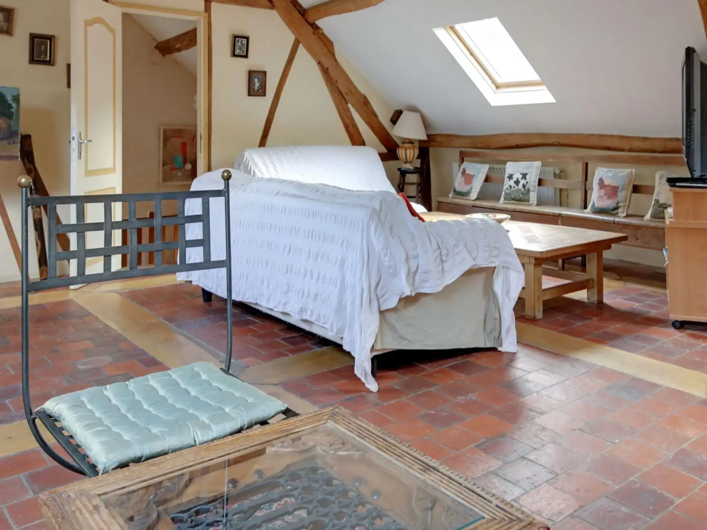 Charming Holiday Home in Raizeux Near Forest