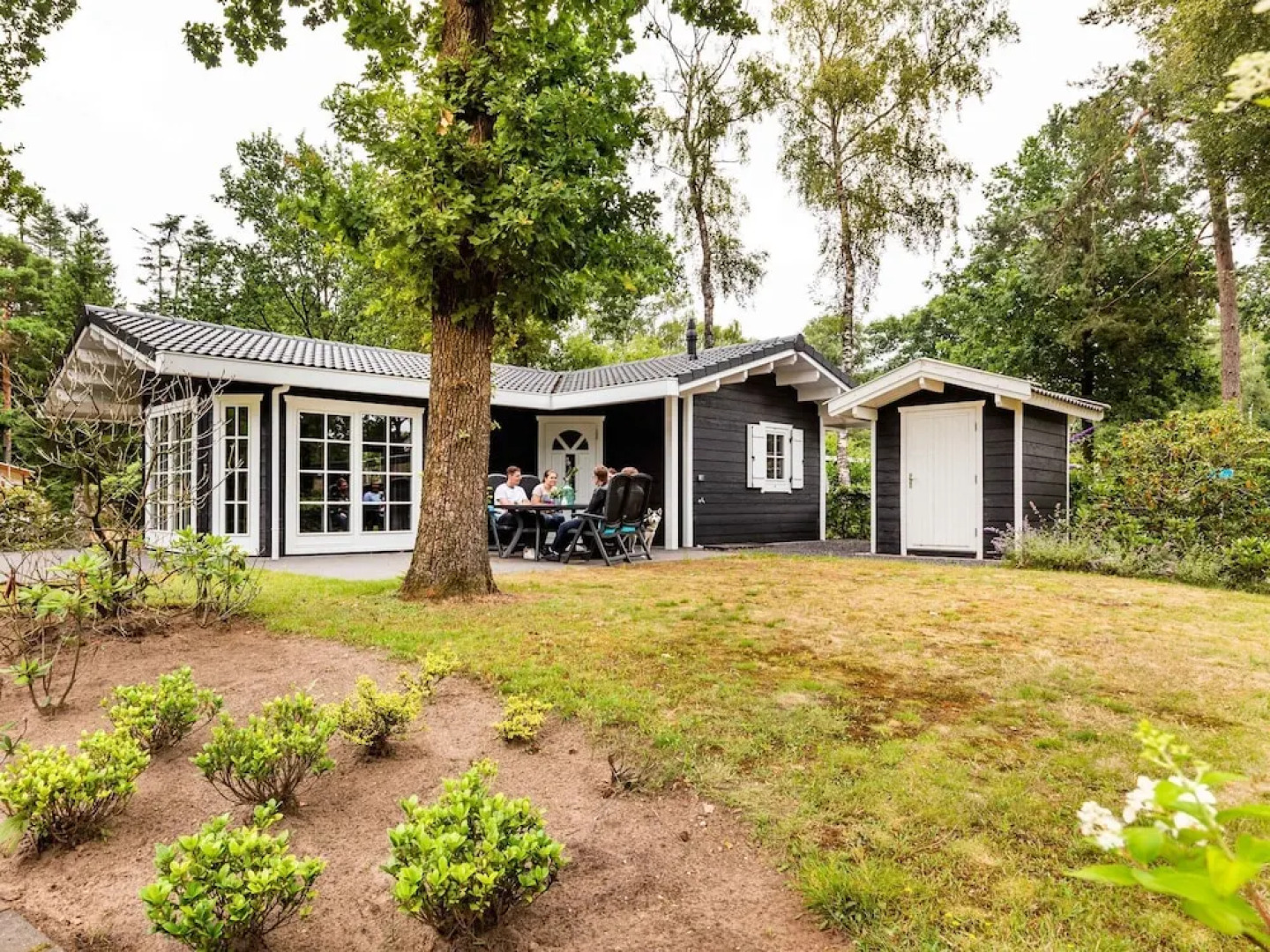 Comfy Chalet in a Holiday Park Near De Veluwe