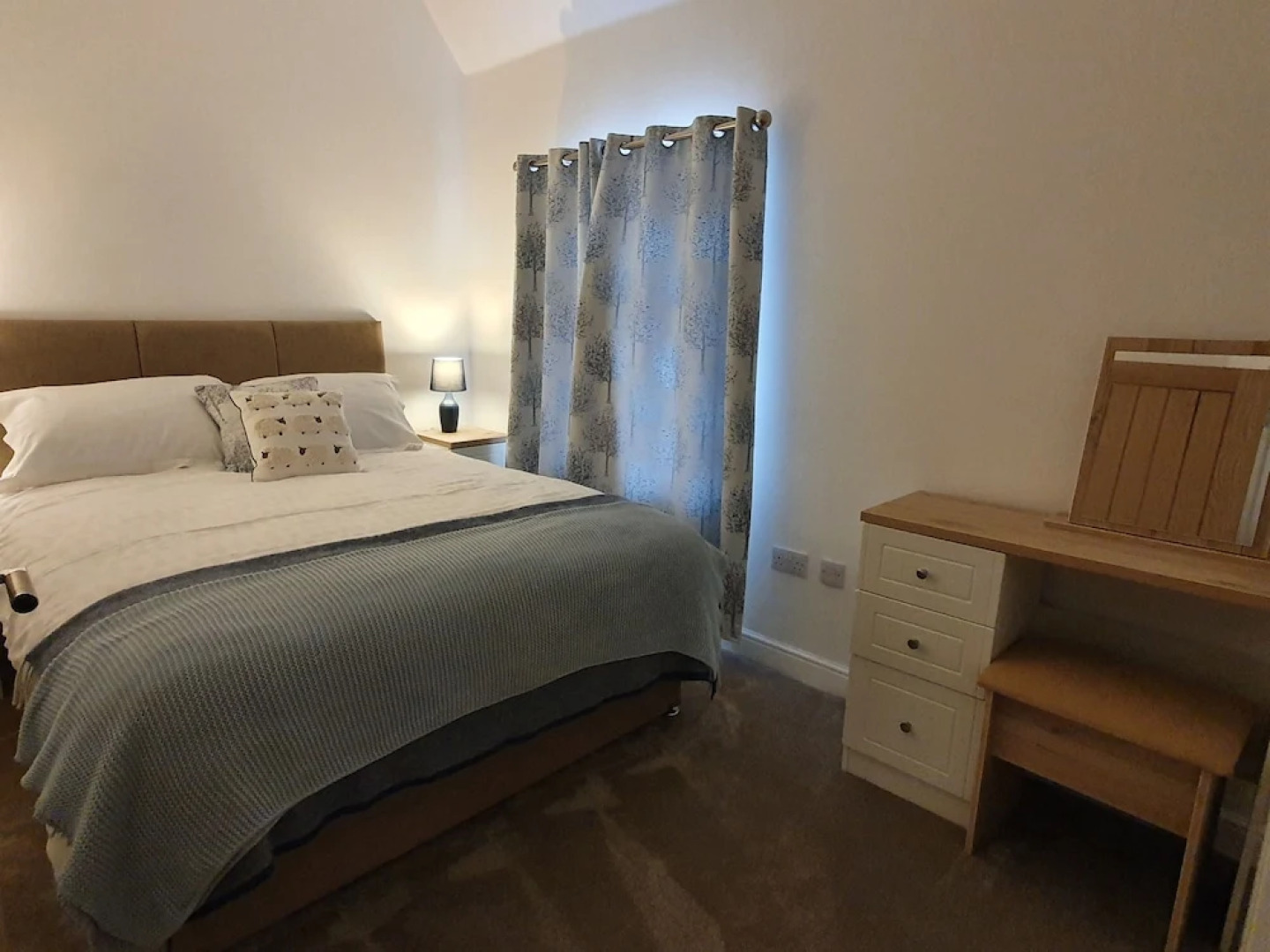 Inviting 2-bed Barn With hot tub Near Muirkirk