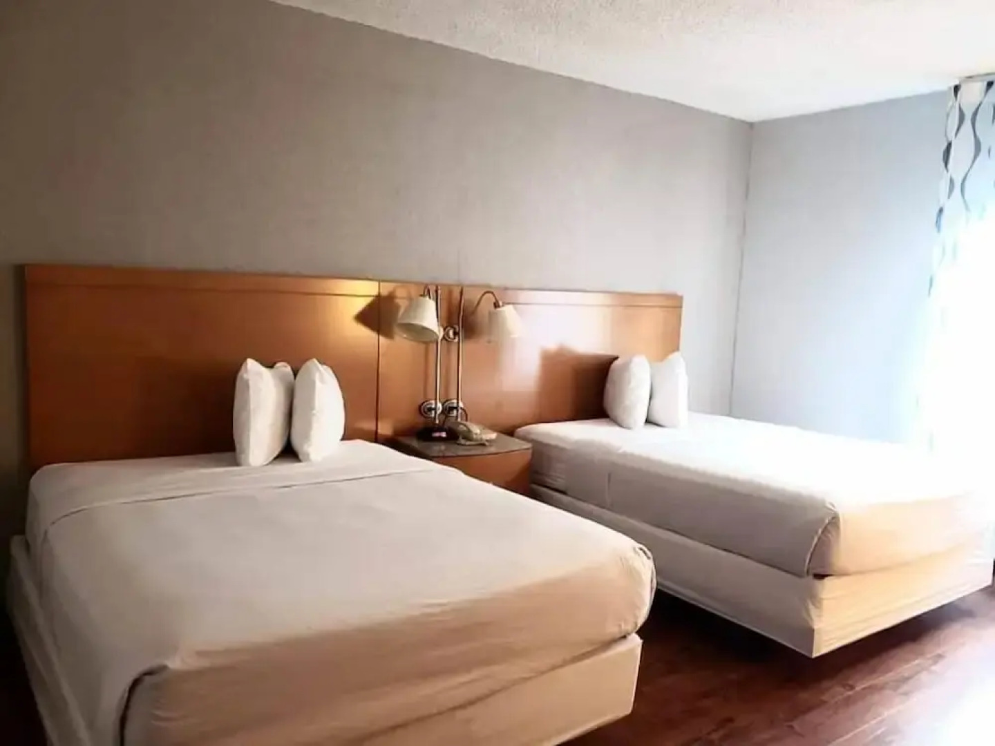 Days Inn & Suites by Wyndham Savannah Gateway I 95 And 204