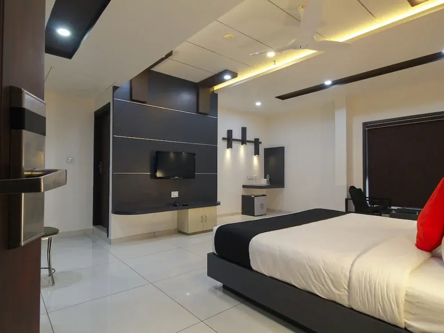 Capital O 29700 Le Moshe Inn