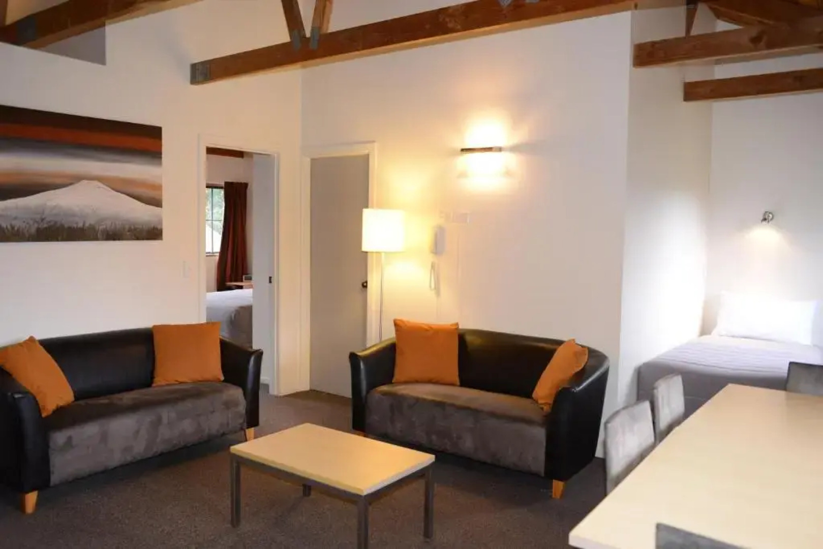 The Hobbit Motorlodge