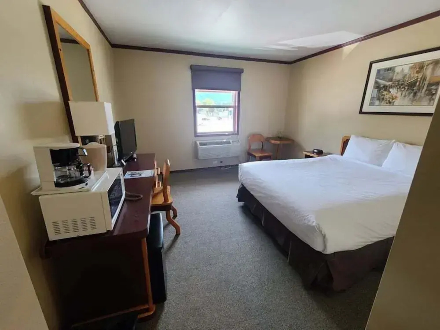 Creston Hotel & Suites