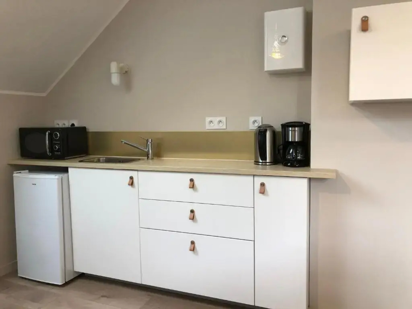 La Maison, 4 appartements 3 étoiles climatisés au centre ville avec jardin proche du Parc et des Thermes