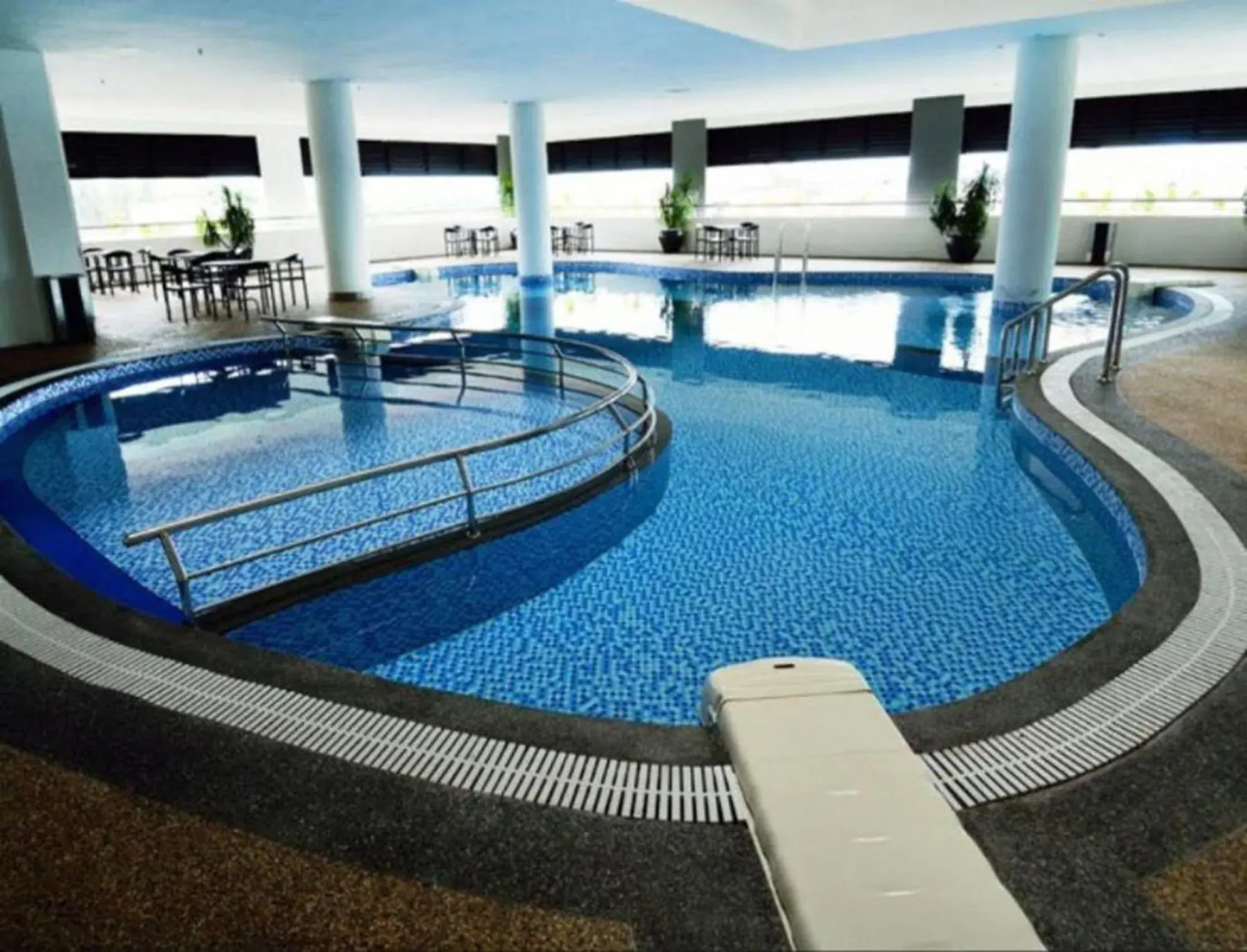 Holiday Villa Hotel & Suites