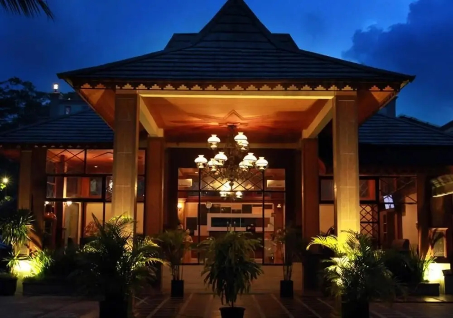 Green Tropical Village and Resort