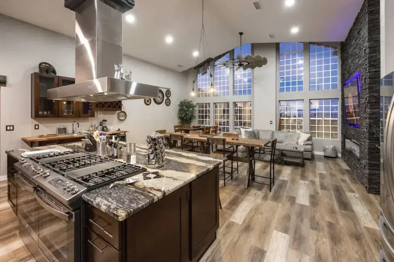 New Luxury Prescott Lynx B B 4k ft2 Sleeps 22