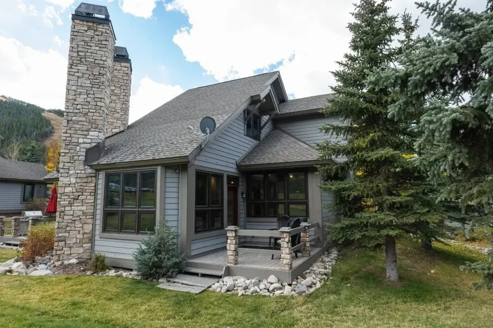 Private Home With A Beautiful Mountain Vista - Woods24 by RedAwning