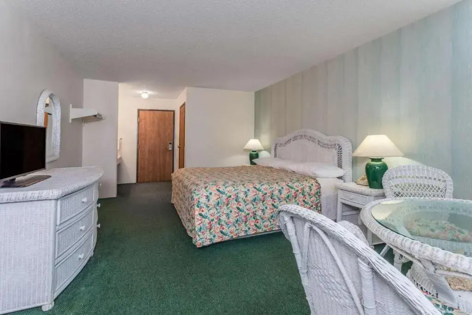 Super 8 Motel - Reedsburg