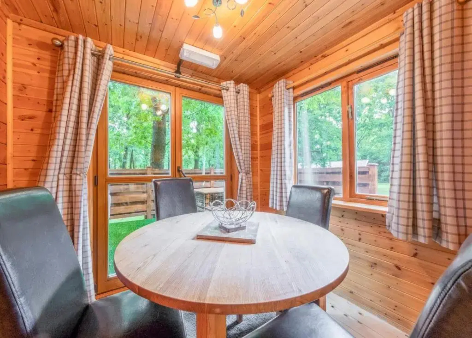 Woodland Park Lodges