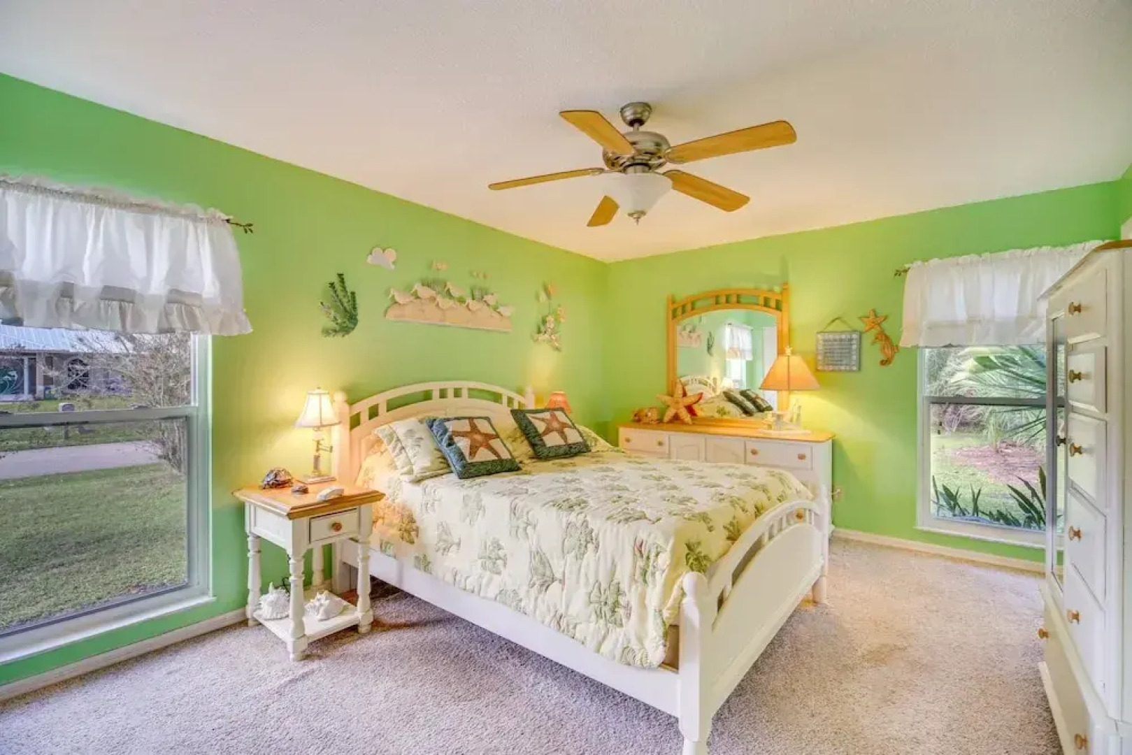 Sebastian Home w/ Screened Lanai: 8 Mi to Beach!