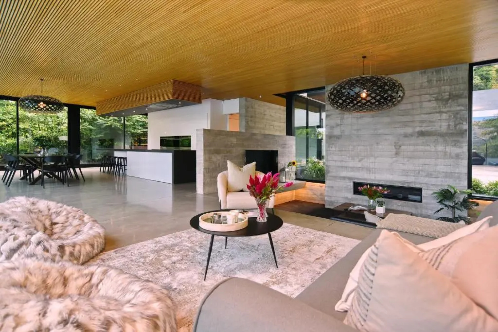 Bridle Path Retreat - Modern Private Luxury