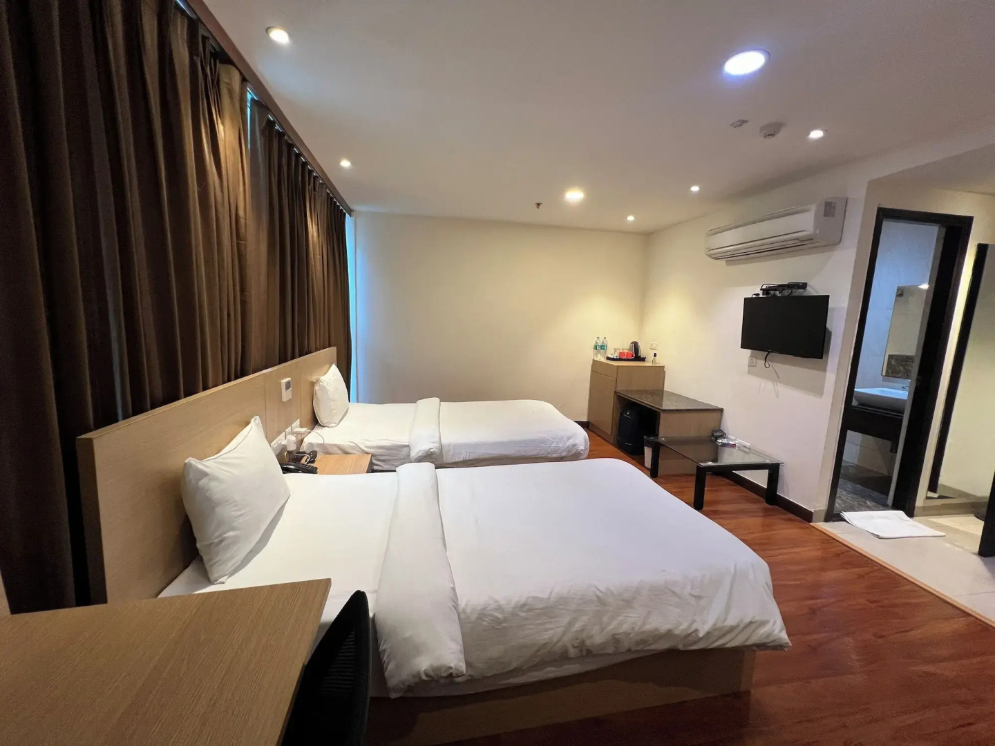 Hyphen Business Hotel