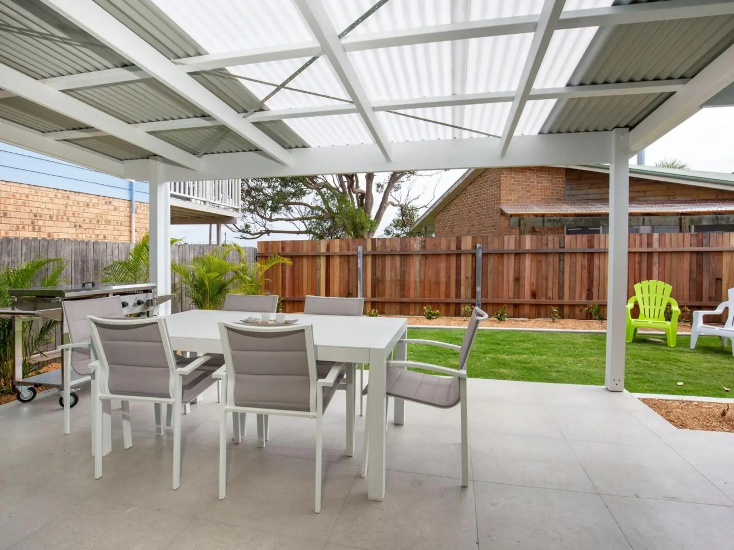 Sandy Feet Retreat - Pet Friendly - 1 Min Walk to Beach