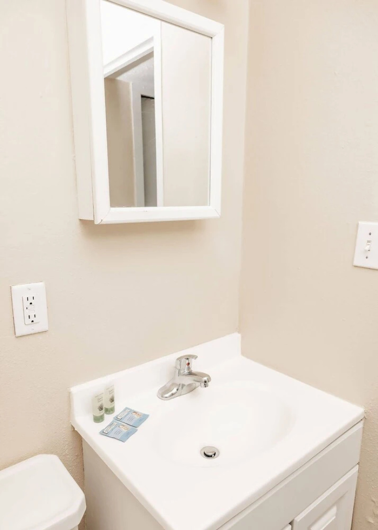 Comfortable 1BR APT With a 24-hour Fitness Center