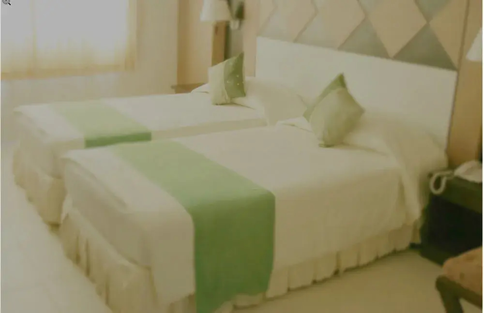 LJ The Emerald Hotel