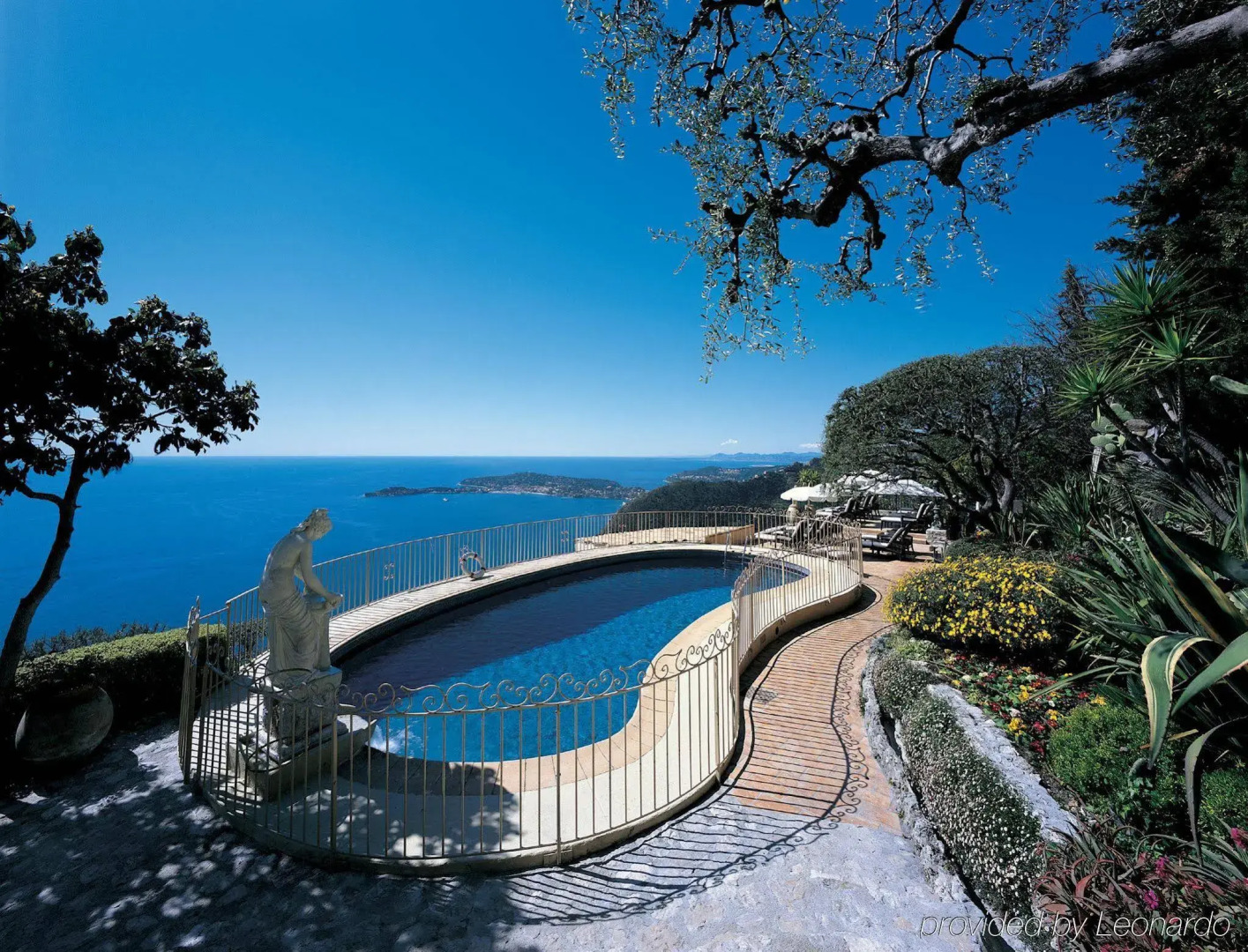 Chateau De La Chevre D Or