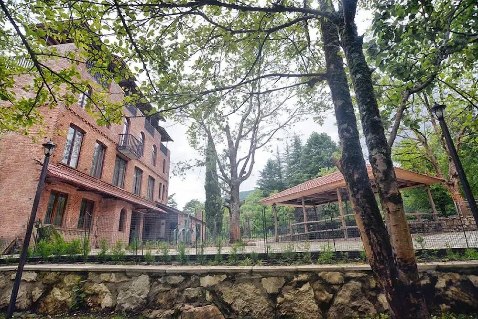 Имение Чиковани