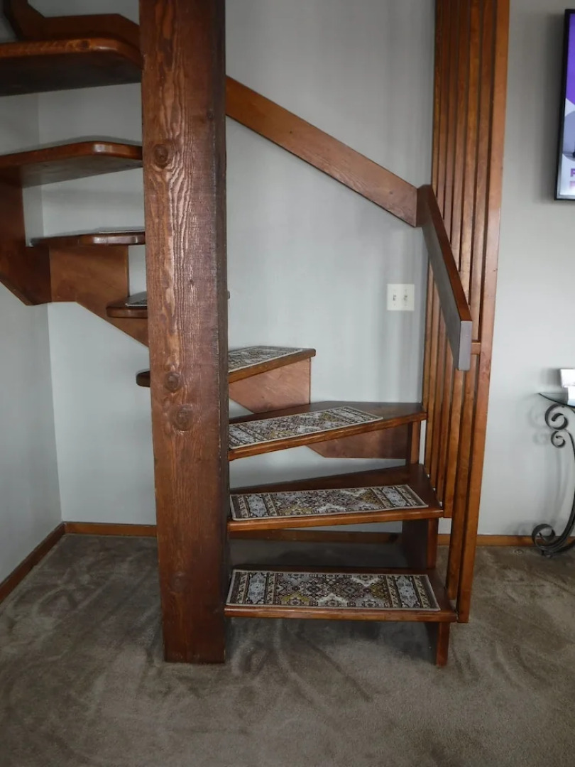 Lofty Living Bud and Breakfast