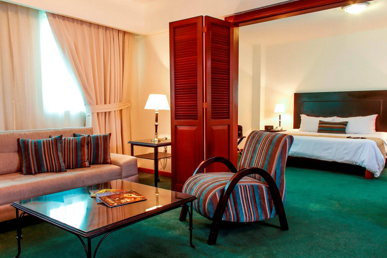 El Polo Hotel & Suites