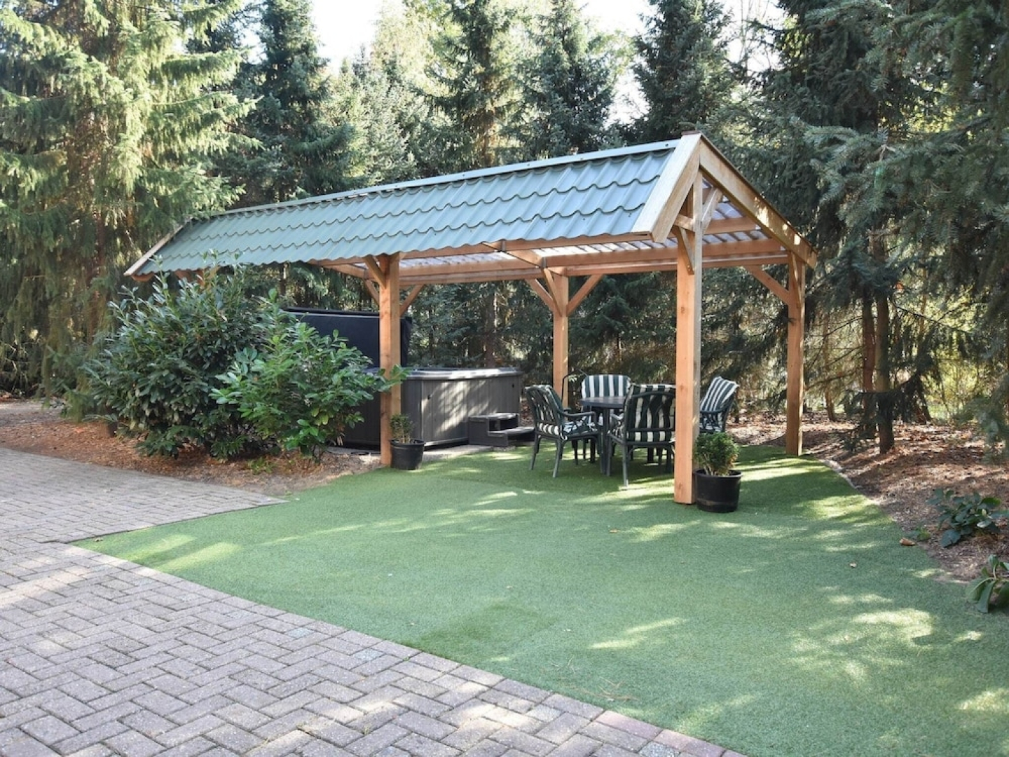 Cozy Holiday Home in Reutum with Hot Tub