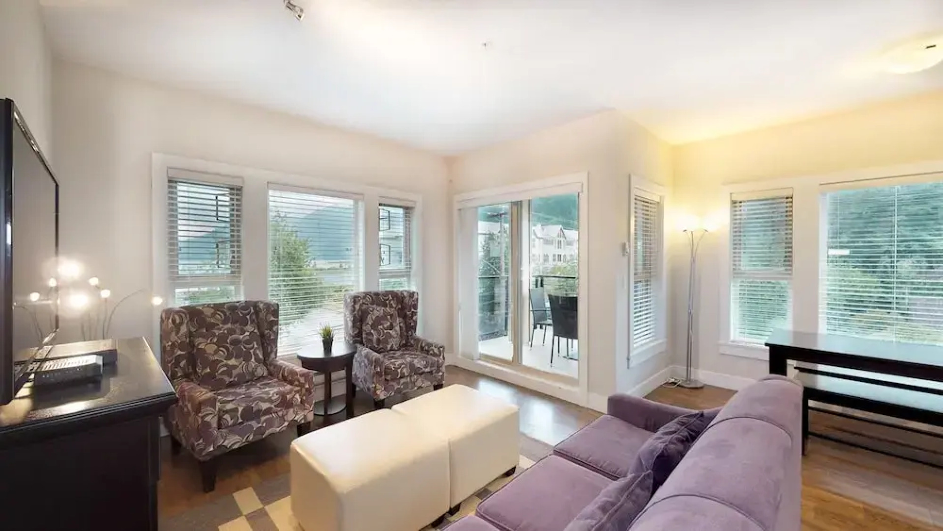 Harrison Lake View Suites