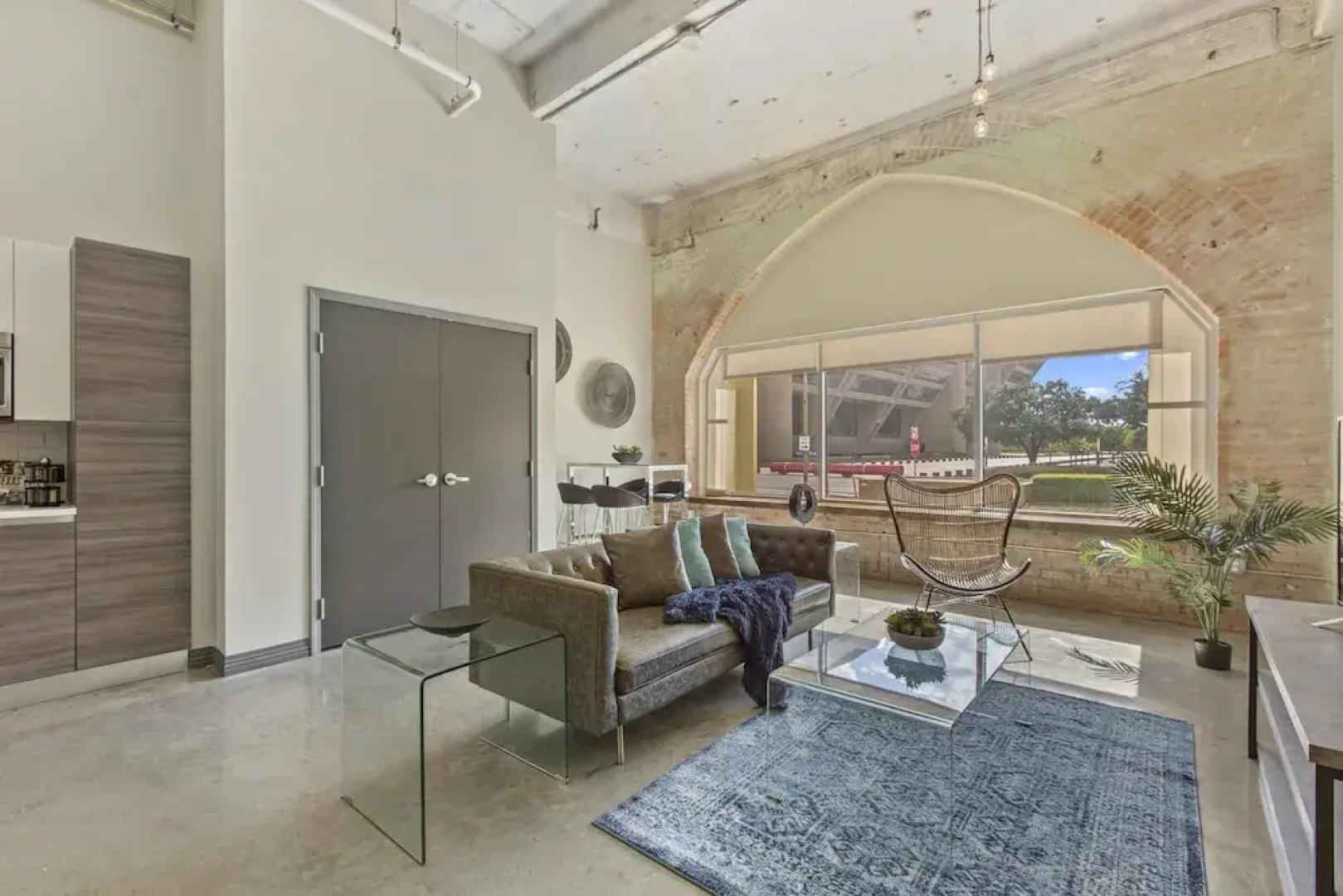 Downtown Dallas Apartments by Hosteeva