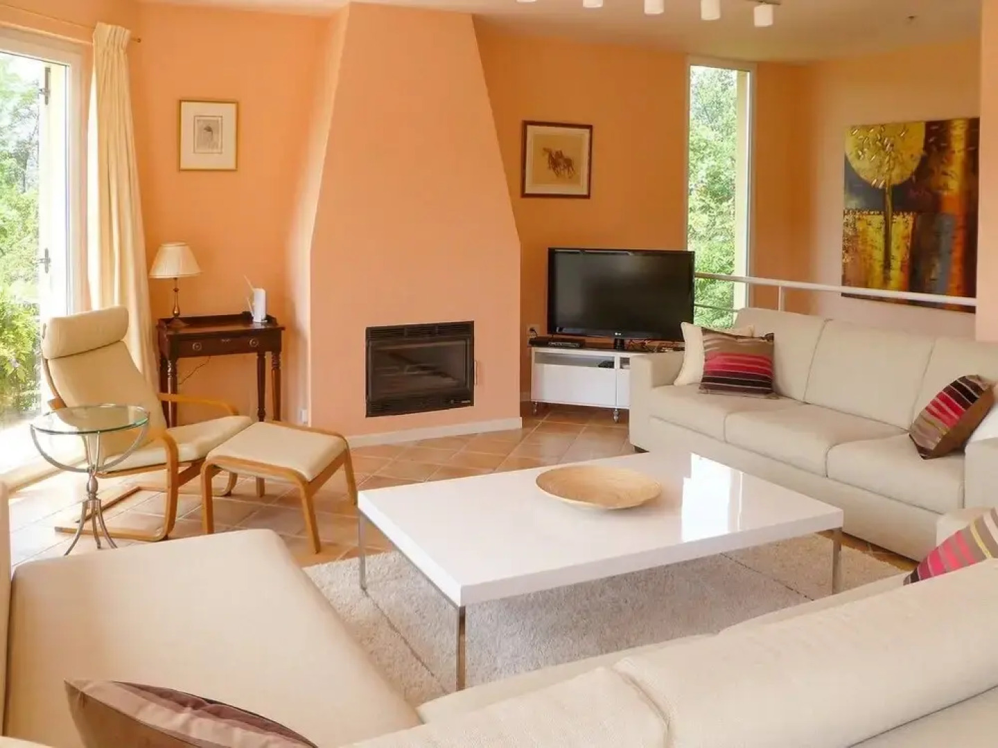 Stunning 4 bed Villa With Private Pool, Bbq, Wifi, Lake Views, Walking Distance to Restaurant