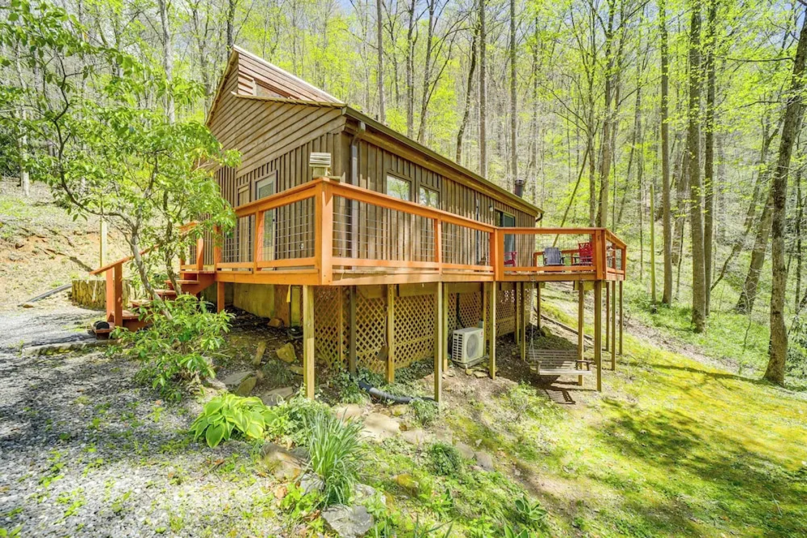 Creekside Cabin w/ Deck & Grill in Whittier!