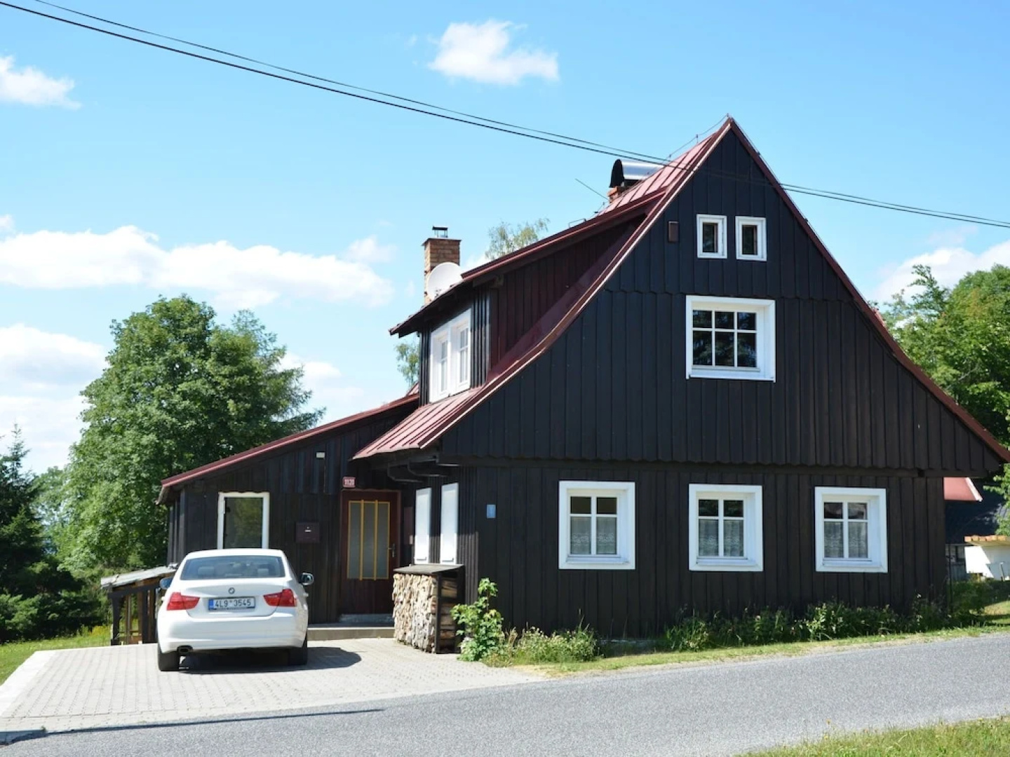 Authentic Log Cabin With Fireplace Only 300M To The Ski Slope Unobstructed View