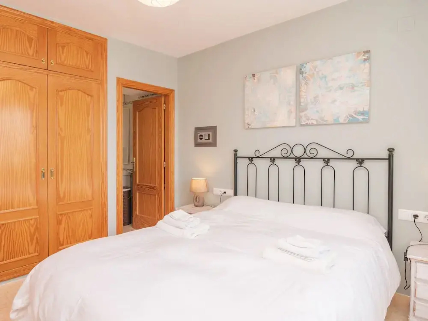 Villa With Very Spacious Terrace, Beautiful View of the Mountains & Private Pool