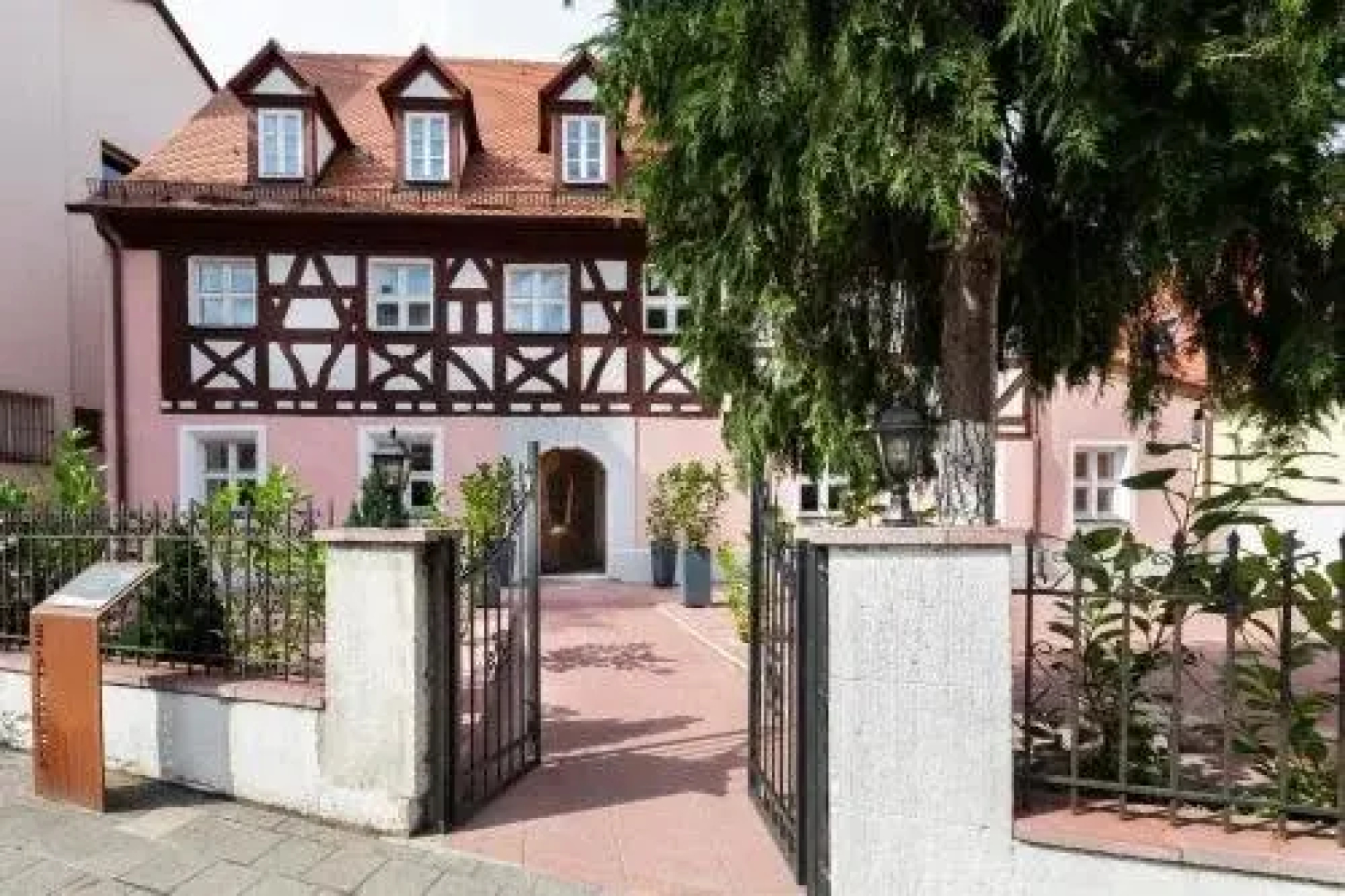 Aston's Hotel