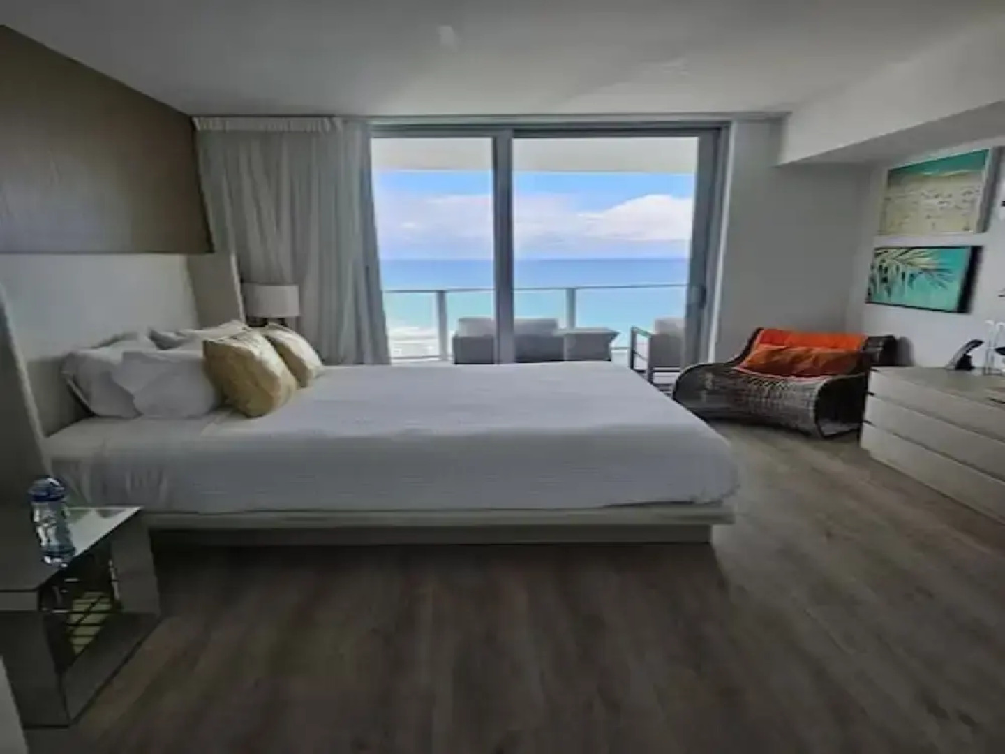 Lyfe Residence Building - Private apts over the beach