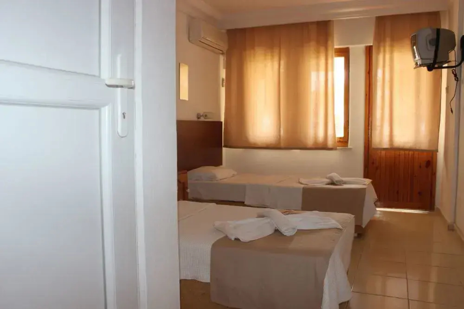 Yat Otel