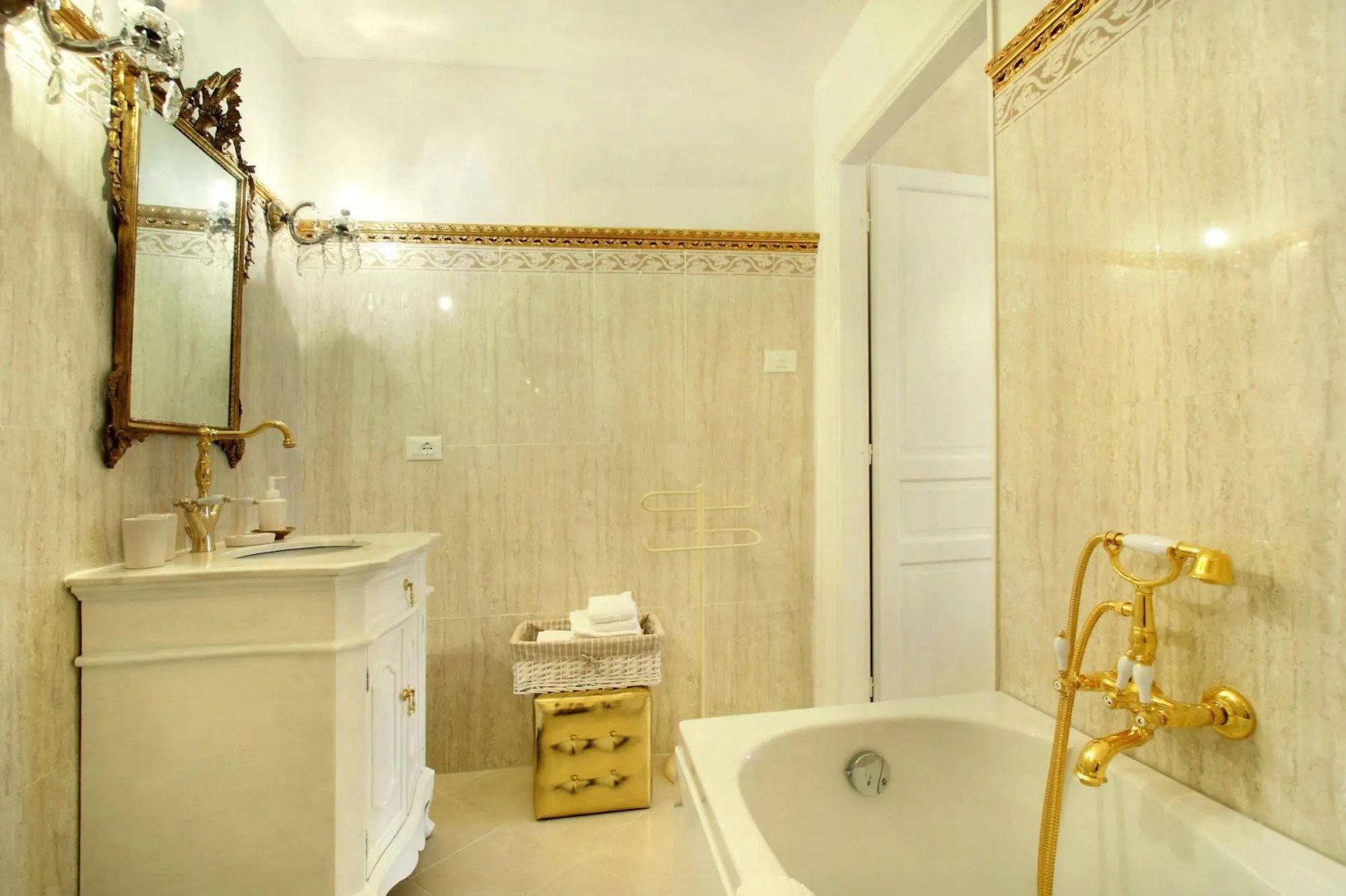 Palazzo Tolomei - Residenza d'Epoca