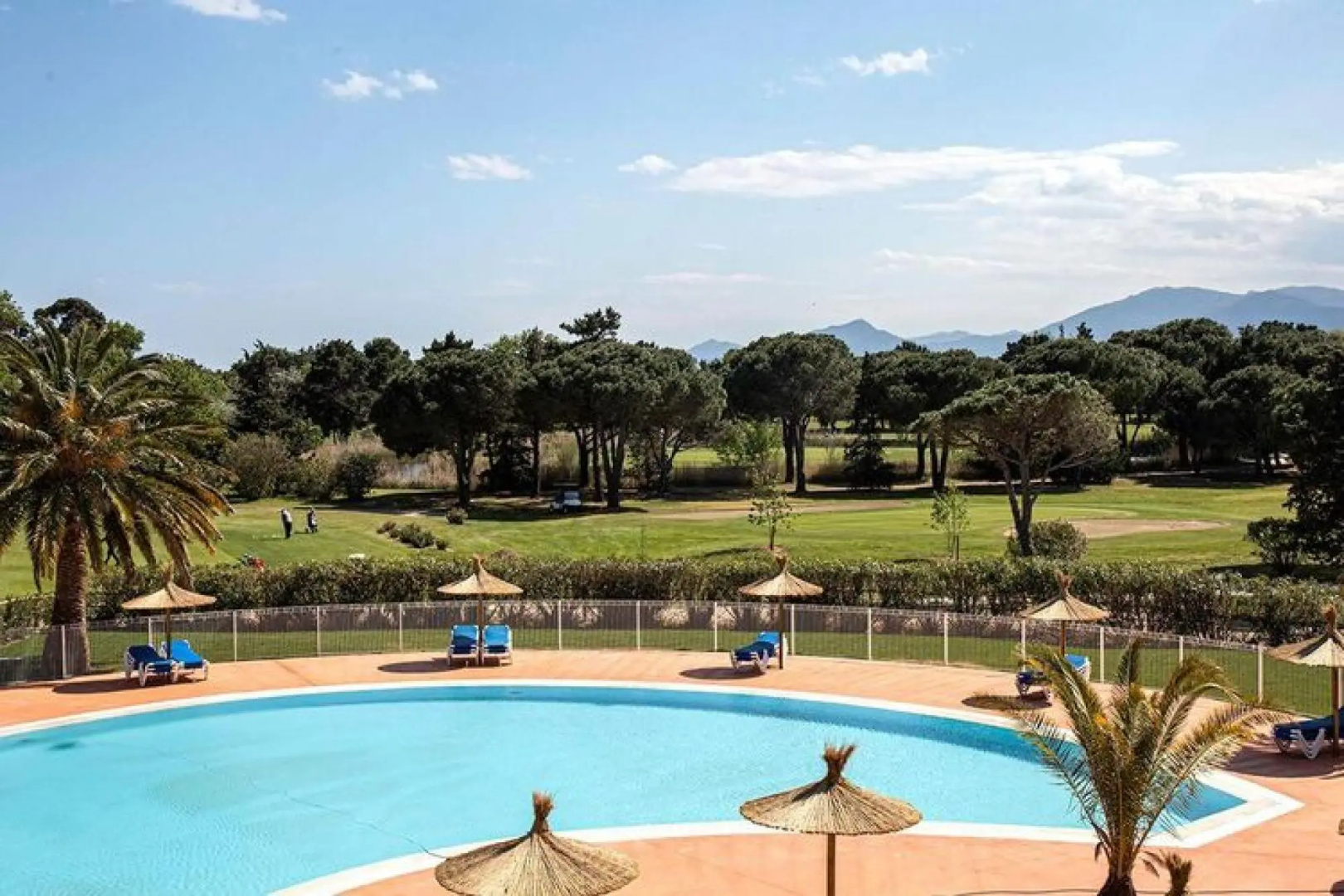 Apartment overlooking golf course, Horizon Golf Residence, St Cyprien