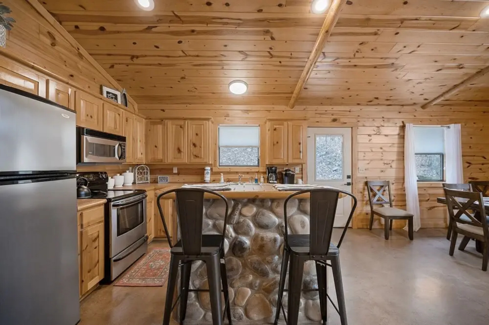 Creekside Casita Pet Friendly Unit With Wood Fireplace by Redawning