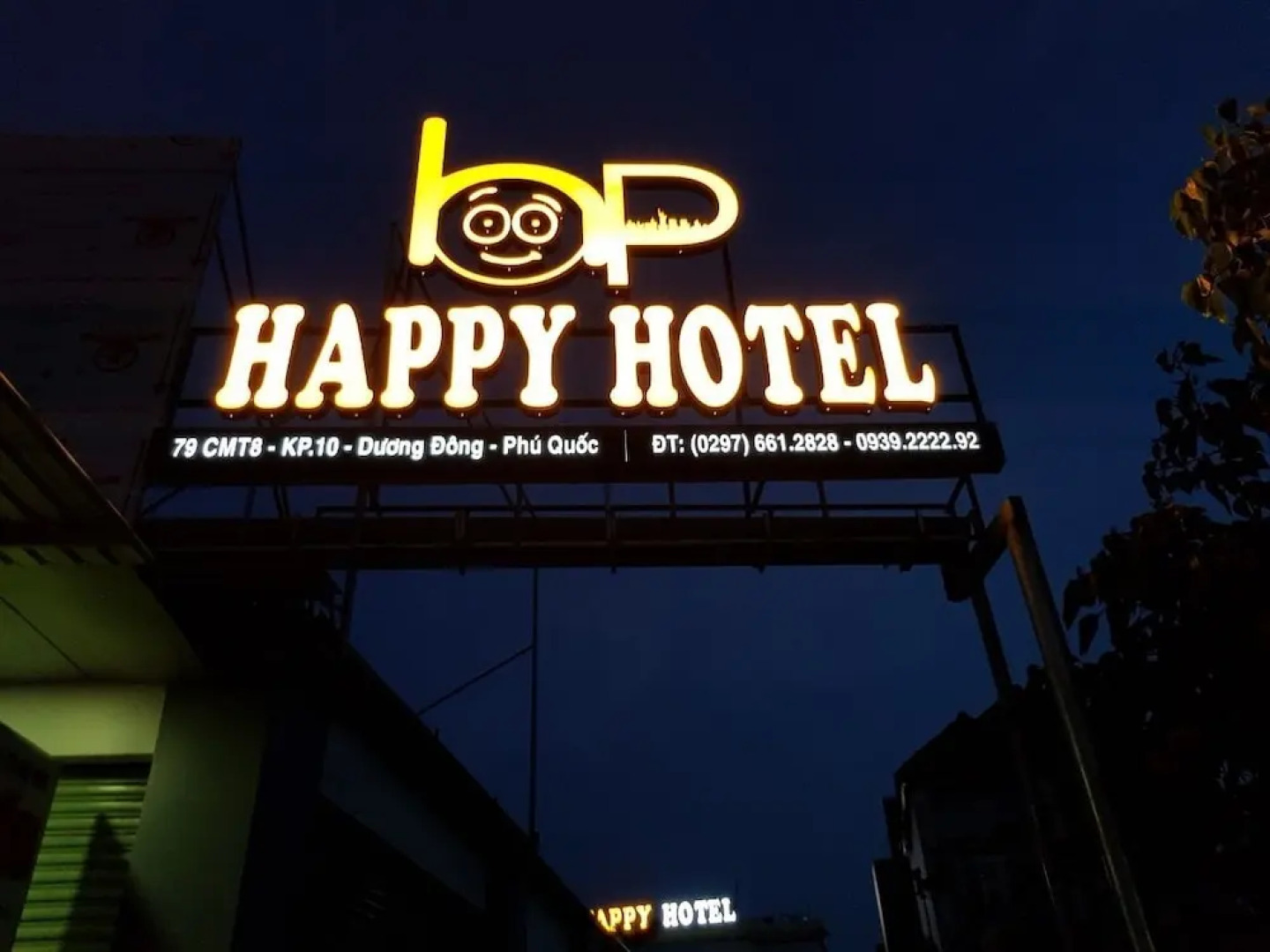 Happy Hotel